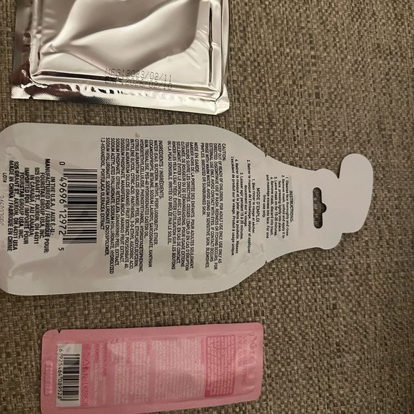 Floral Makeup Bag Filled with Face Masks & Makeup Mascara - Picture 8 of 11